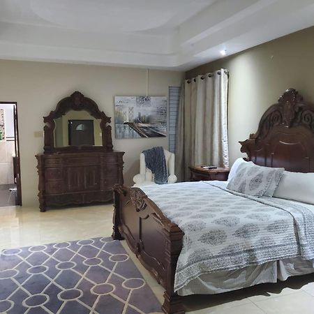 The Palms- Caribbean Estates -10 Minutes From The Beach- Gated Community Portmore Zewnętrze zdjęcie